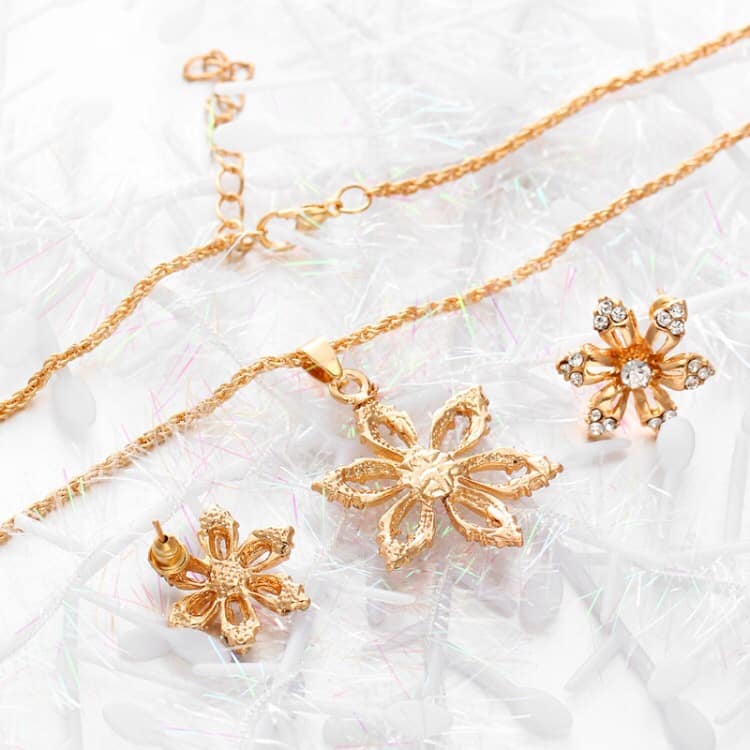 diamond shape flower bridal necklace earrings three piece (gold)