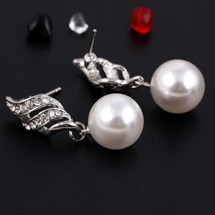 pearl and rhinestone pendant necklace and earrings (silver)