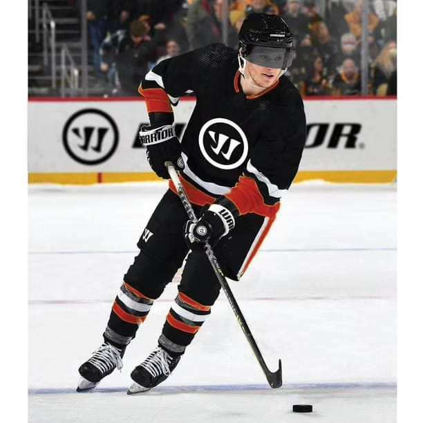 warrior official rubber hockey puck black 6oz regulation size