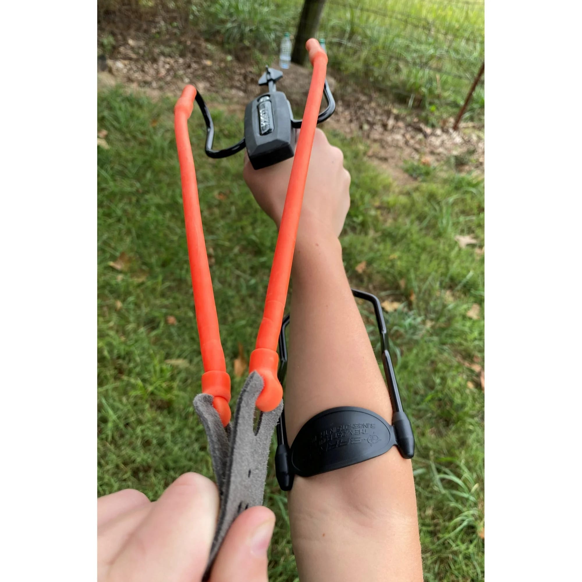 barnett 16043 cobra slingshot with front sight and stabilizer