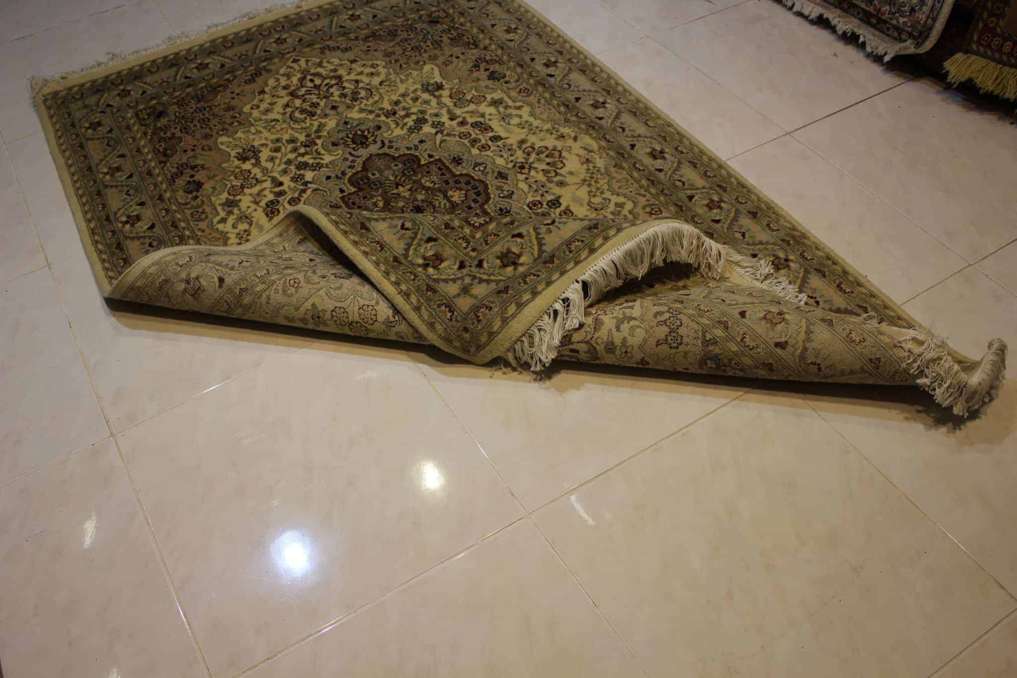 carpet genuine 20% silk, 80% wool, handmade, iran (size 130cmx200cm) cpt49
